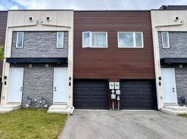 Bentley Commons Fallsview - Luxury 4 Bedroom 4 Bath Townhouse, hotel em Cataratas do Niágara