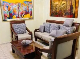 Apartamento a 2 minutos de la Embajada de los Estados Unidos 3 Hab-5 cama- 3 baños- 2 Parqueo- Pueden dormir 8 personas- Residencial Privado