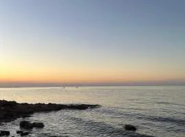 Relax in New Andalucía- Tu refugio costero con pileta