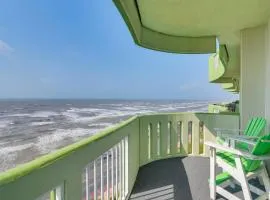 Pool Access, Walk to Beach Galveston Condo!
