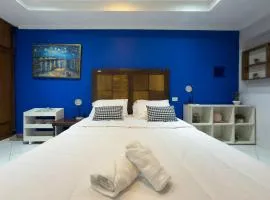 Casa moderna en Villamorra a pasos del Shopping Mariscal Lopez 2Dorm,2 garajes y Wifi