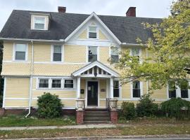 Historic Springfield Home, homestay in Springfield