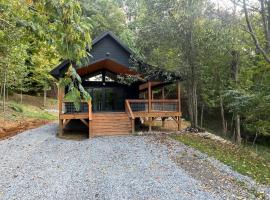 Ruth's Place Tiny Home Retreat 1 mile to town, hotel din Burnsville