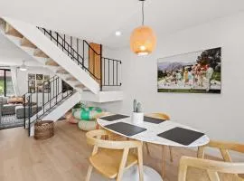 3 BR Condo in Palm Springs with Community Pool