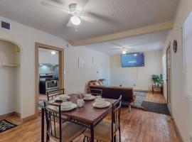 Charming Casita with 3br with Parking & Wifi!, hotel in Albuquerque
