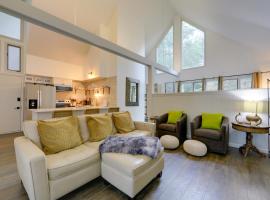1/2 Mi to Skiing: Resort Getaway in Sapphire!, Hotel in Sapphire