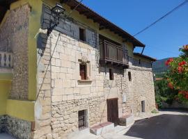 Casa Rural Baratza, hotel in La Revilla de Herrán