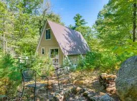 Walk to Beach and Playground Charming Madison Cabin