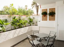 Apartamento con terraza privada, piscina y capacidad para 4 personas, hotel di Punta Brava