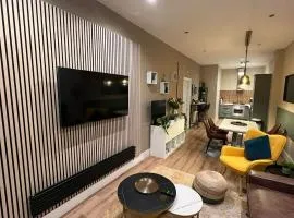 Modern 2 bedroom 2 bathroom Apartment newly renovated