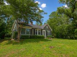 Magnolia Hill Vacation Home Rental in Meridian Mississippi Poplar Springs Historic District, hotel in Meridian