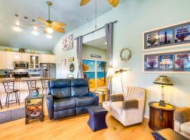 Ocean Views and Walk to Shore Crystal Beach Home!, hotel v destinaci Crystal Beach