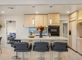 4 Room- Local VIBE Retreat just 12 min to The Strip and Fremont