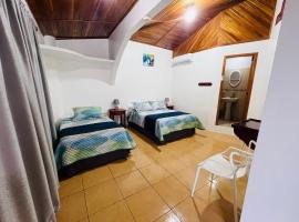 Hostal Neptuno - Poseidon, khách sạn 3 sao ở Puerto Villamil