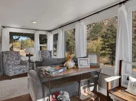Chipita Park Cabin - pet friendly quirky & comfy