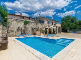 Luxury villa with a swimming pool Frankovici, Central Istria - Sredisnja Istra - 16569, Hotel in Pazin