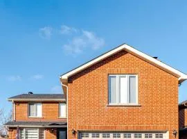 2 bedroom apartment-2 free parking -14 min to Pearson airport