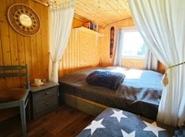 Maringotka Slaměnka u menhirov&eacute;ho kruhu - U Slaměnky, camping de lujo en Hněvětice