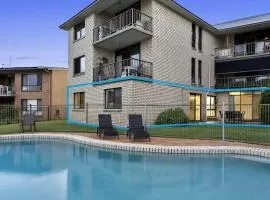 Hacienda Apt 2- Waterfront Escape On the Canal