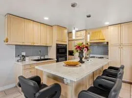 Bonita Home 4 Room- Local VIBE just 12 min to The Strip and Fremont