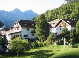Alpengasthof, hotel a S-charl