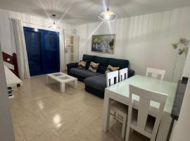 Modern beach house in Famara, hotel in Famara