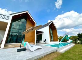 Montere Hus Pool Villa Khao Yai, hôtel à Wangkata