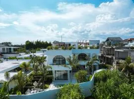 Casa Petak 11 - Luxury Haven with Jacuzzi, Rooftop & Tropical Vibes in Pererenan