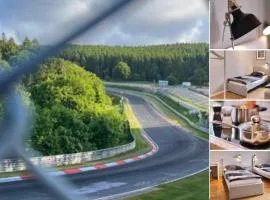 Haus am Nürburgring I Innenhof I Küche I Garten I Stellplatz I 10 Personen