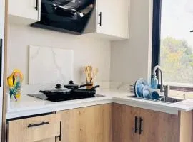 Cozy 1 bedroom Apartment 6 Min Walk to Beach