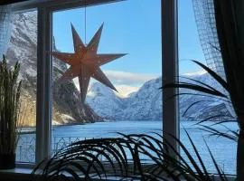 Svingen Guesthouse - Panoramic Fjord Views in Flåm