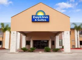 Days Inn & Suites by Wyndham Conroe North