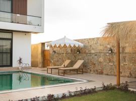 8 BHK Farm in Kukas Jaipur, hotel em Jaipur