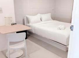 Mirt Inn Sukhumvit II - ถนนสุขุมวิท 2、Bang Kapiのホテル