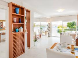 Amazing private rooftop terrace!, hotel in Athens