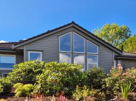 Beautiful Home In Bjørøyhamn With House Sea View, Hotel in Nord Bjørøy