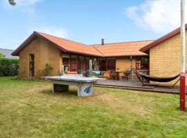 3 Bedroom Cozy Home In Billund, hotel en Billund