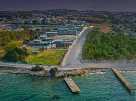 Luxury Seafront Duplex Villa With Pool1