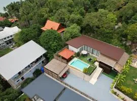 Okian Villa - Mountain View and Privacy -