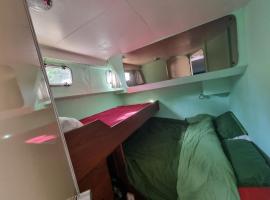 Gezellig overnachten, Luxe boot, barco en Zuidlaren