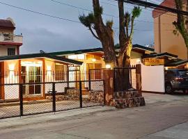 Family World Cabin House - Baguio City、バギオのホテル