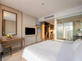 The Tropical Oceanview Nha Trang, hotel with hot tubs in Nha Trang