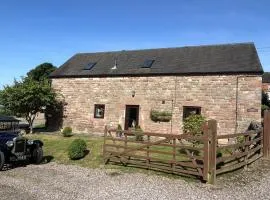 Barn Conversion - Sleeps 4 - Pet friendly - Garden
