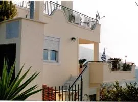 Eagles Nest Villa Athenian Riviera in Aghia Marina near Lagonisi, next to the beach close to Athens Airport