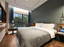 Color and Light Hotel Beijing International Trade Shop