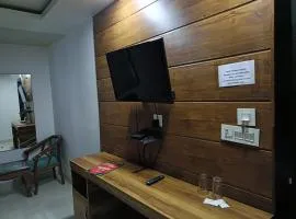 Hotel Sr Residency Jail Road Tilak Nagar