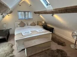 Farmhouse - Sleeps 6 - Pet friendly - Garden