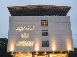 Hotel Pixel House, hotel in Hubli
