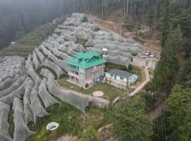 CedarNest by Yoshikahomestays l Forest Boutique Stay l Kufri l Theog l SHlMLA, Hotel in Theog