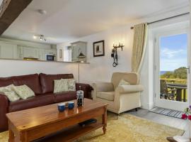 Stable Cottage Nanternis, hotel v destinaci Llandyssiliogogo